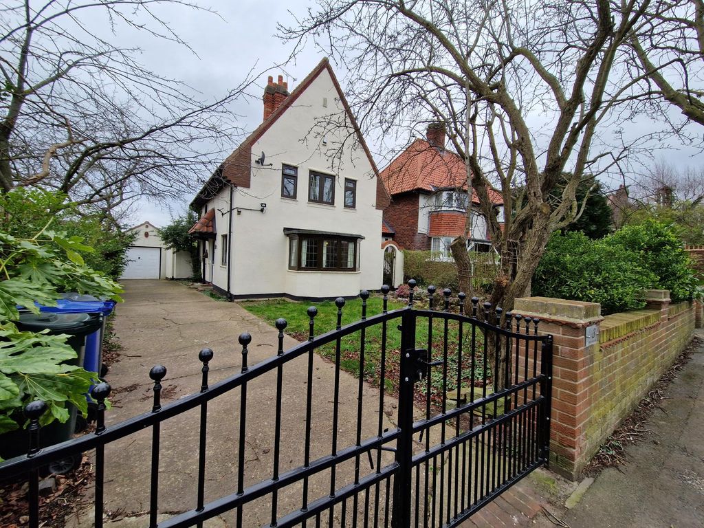 3 bed detached house to rent in Crossways, Wheatley Hills, Doncaster