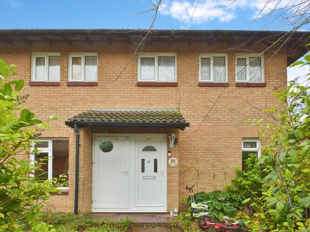 3 bed semidetached house for sale in Ulyett Place, Oldbrook, Milton