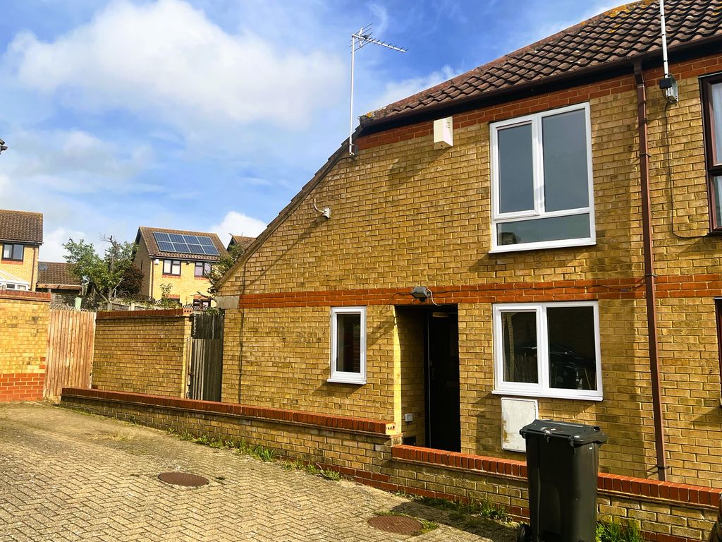 1 bed terraced house to rent in Hartwort Close, Walnut Tree, Milton