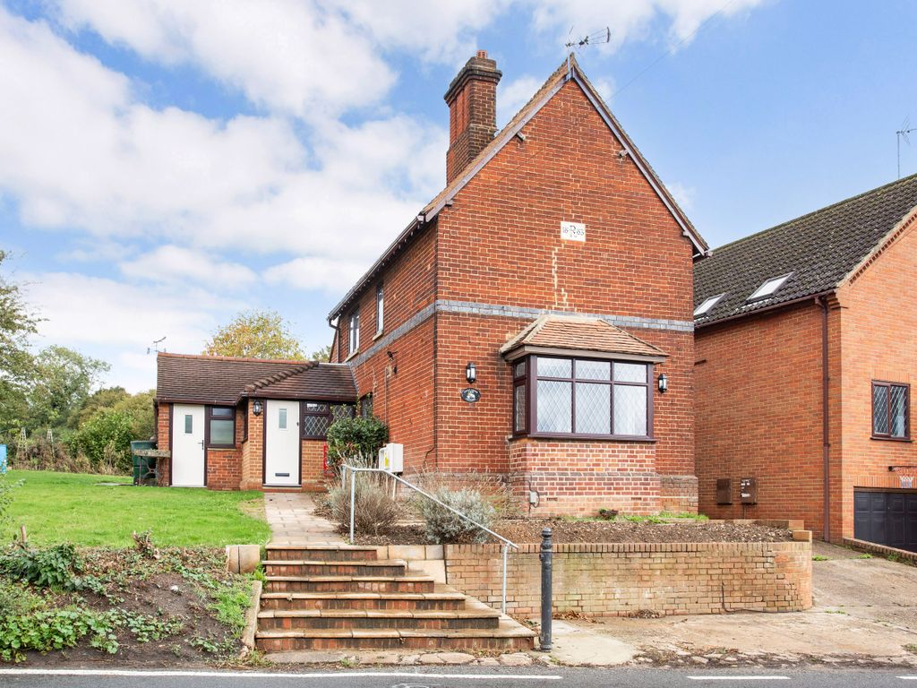 2 bed detached house for sale in Lower Luton Road, St. Albans AL4, £