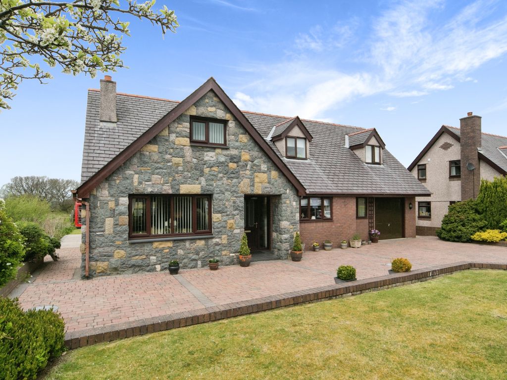 4 bed detached house for sale in Coed Y Maes, Penrhosgarnedd, Bangor