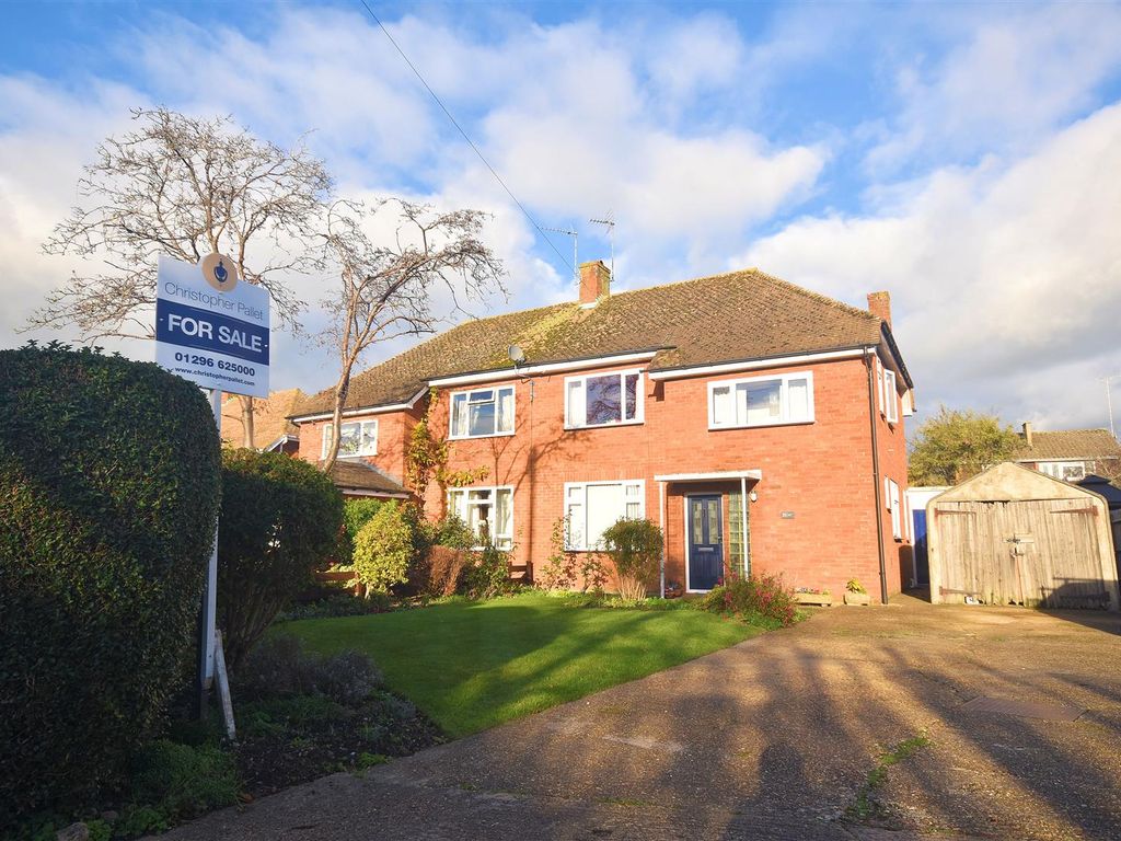 3 bed semidetached house for sale in Meadow Close, Tring HP23 Zoopla
