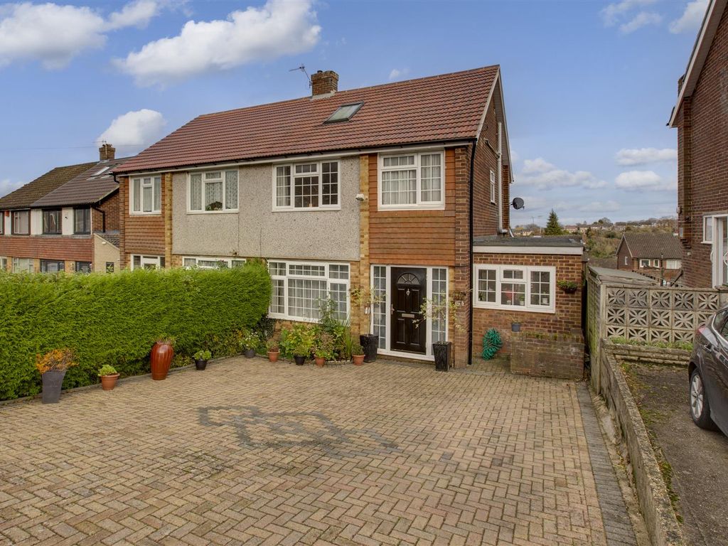 4 bed semidetached house for sale in Deeds Grove, High HP12, £