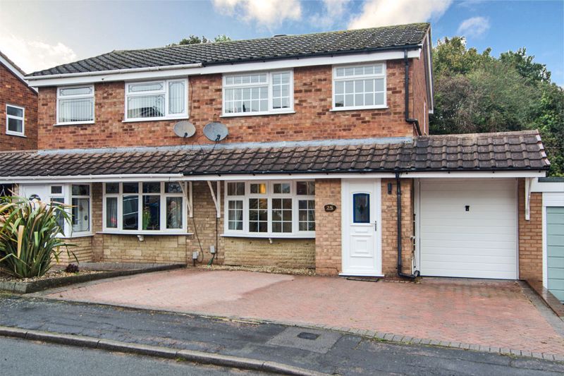 3 bed semidetached house for sale in Linden Avenue, Chase Terrace