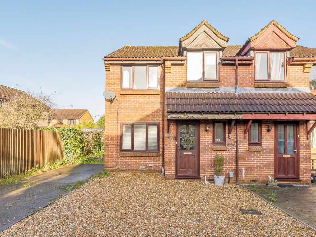 3 bed semidetached house for sale in Close, Bracknell