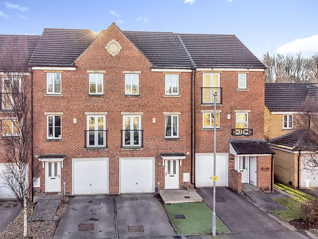 4 bed terraced house for sale in Hawthorn Lane, Cleckheaton, West