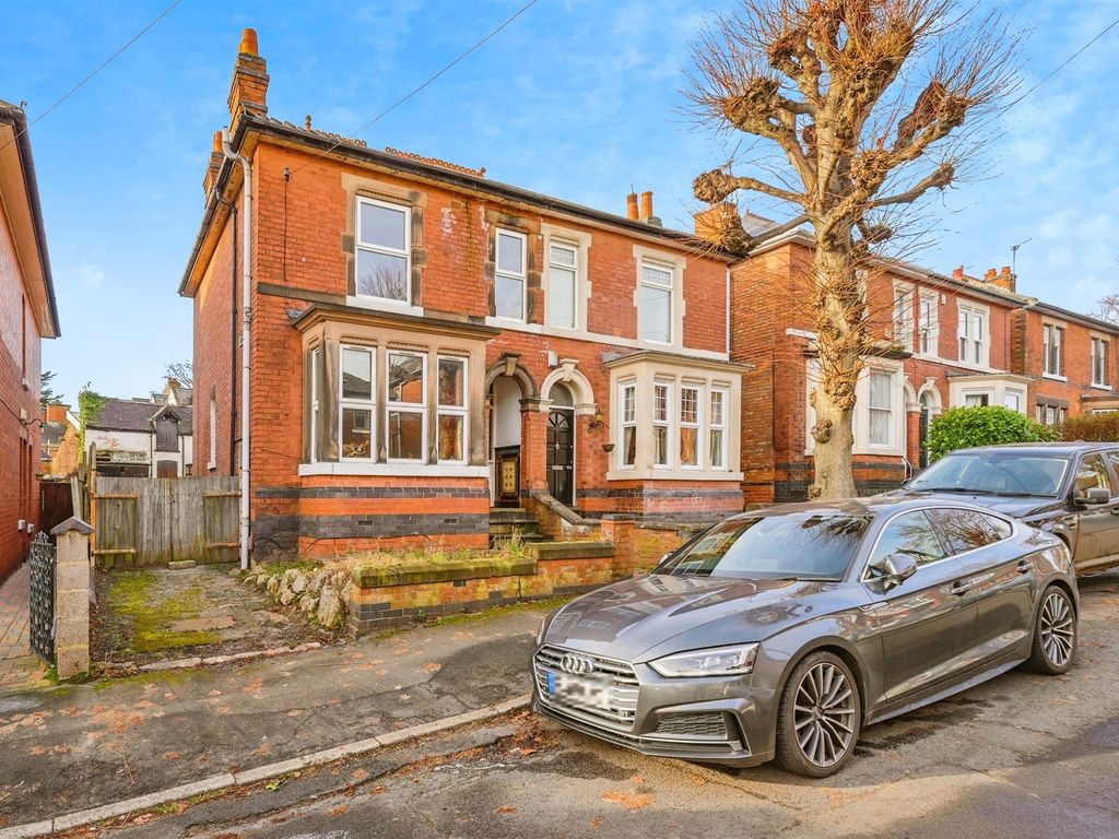 4 bed semidetached house for sale in Vicarage Avenue, New Normanton