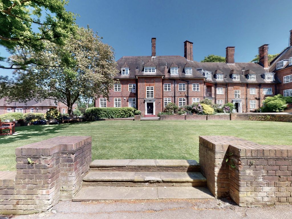 2 bed flat for sale in Heathcroft, Hampstead Way, Hampstead Garden
