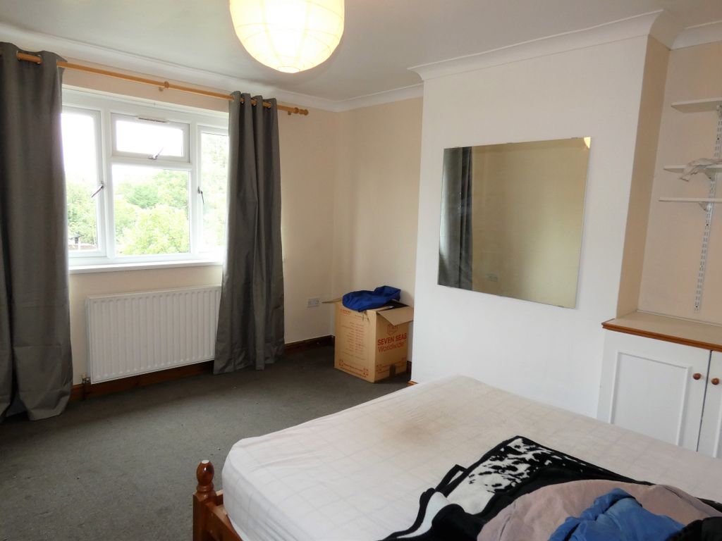 1 bed flat to rent in Bedfont Lane, Feltham TW14, £1,350 pcm Zoopla