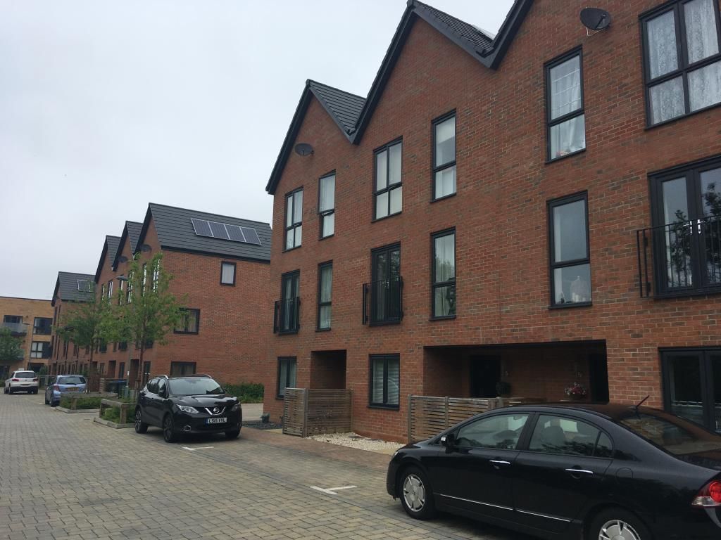 3 bed town house to rent in Brooks Mews, Aylesbury HP19, £1,700 pcm