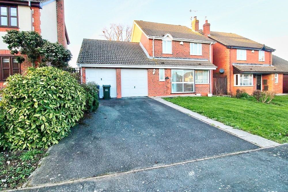 4 bed detached house for sale in Cotswold Close, Eastbourne BN23, £