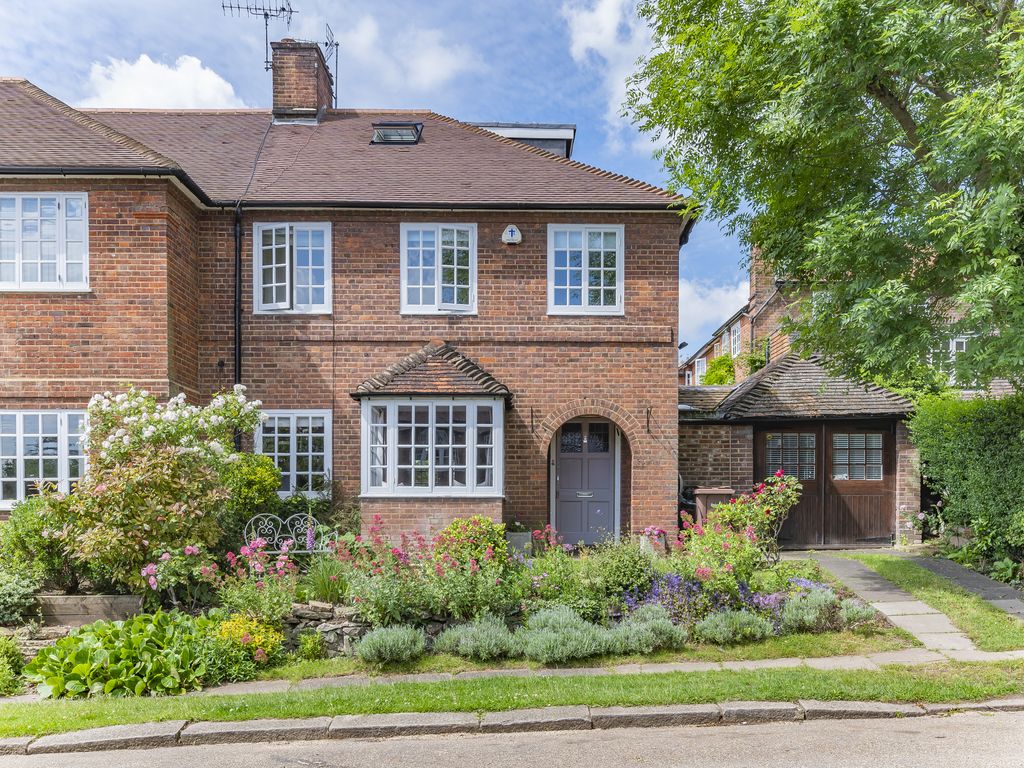 Cascade Avenue, Rookfield Garden Village, Muswell Hill N10  