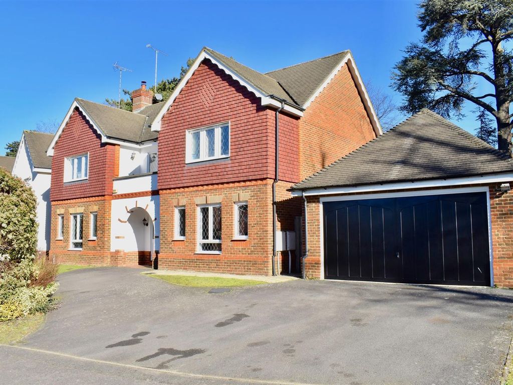 5 bed detached house for sale in Quarry Gardens, Leatherhead KT22, £1,000,000 Zoopla