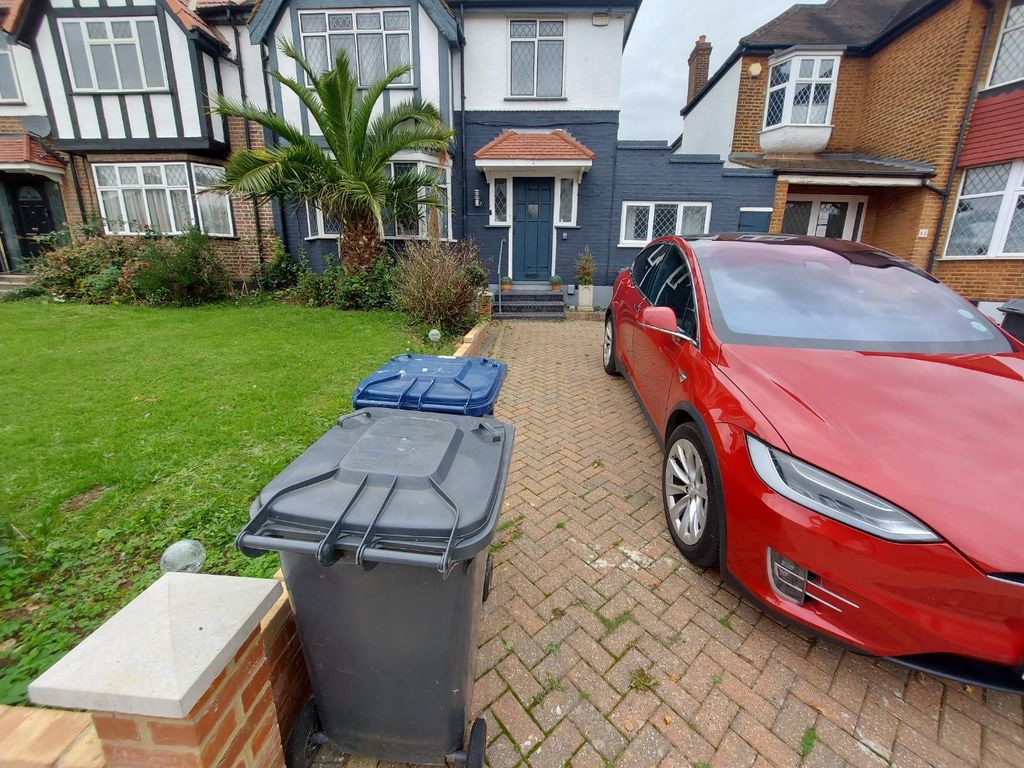 4 bed semidetached house to rent in St. Margarets Road, Edgware