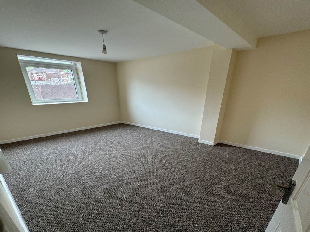 2 bed property to rent in Smyrna Chapel, Taibach, Port Talbot SA13, £