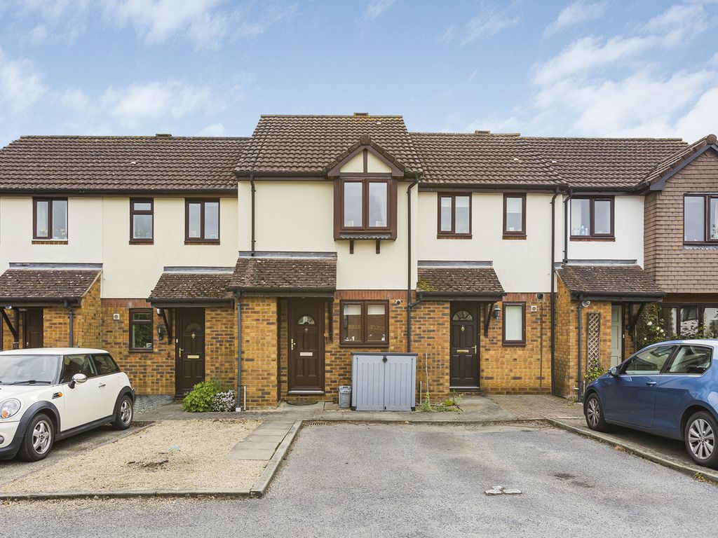 2 bed end terrace house for sale in Heron Drive, Bicester OX26, £