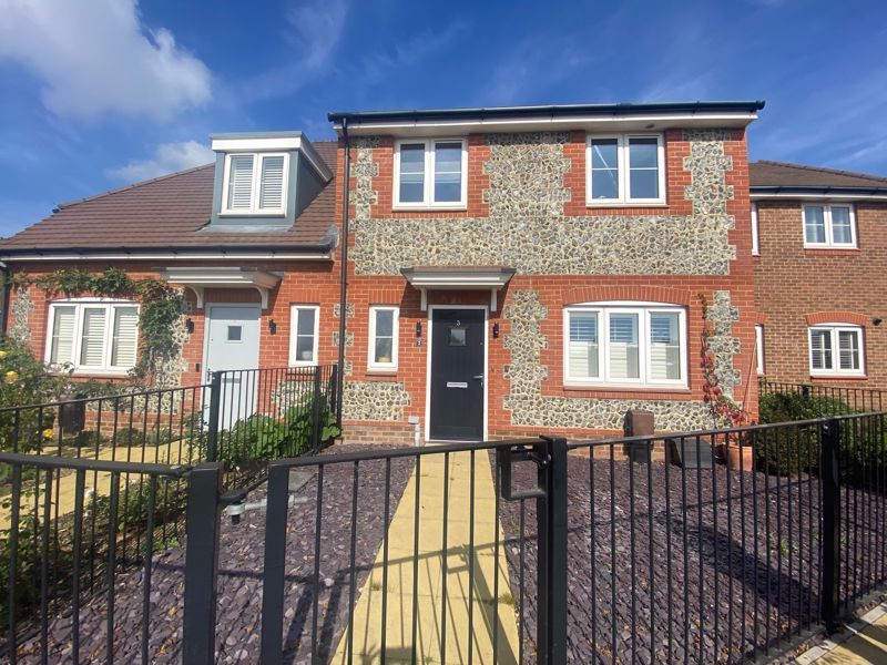 3 bed terraced house to rent in Longacres Way, Chichester PO20, £1,595