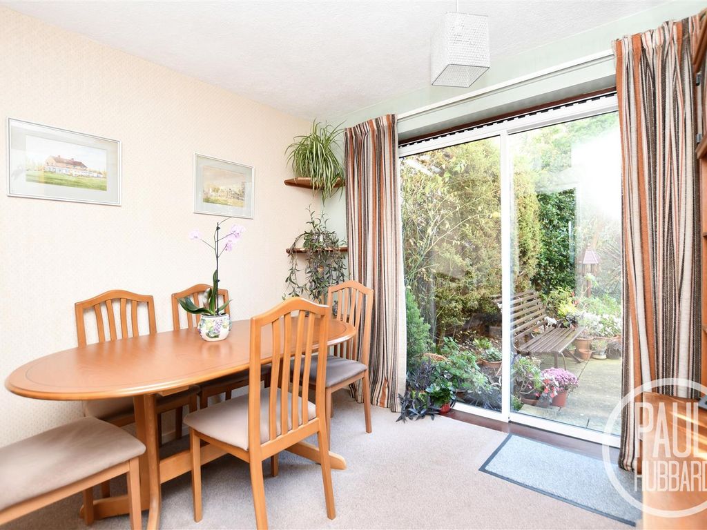 3 bed linkdetached house for sale in Yarmouth Road, Lowestoft, Suffolk