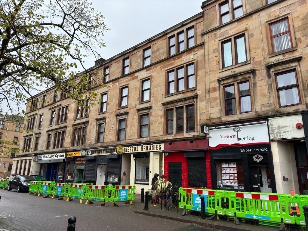 3 bed flat to rent in Chancellor Street, Partick, Glasgow G11, £1,950