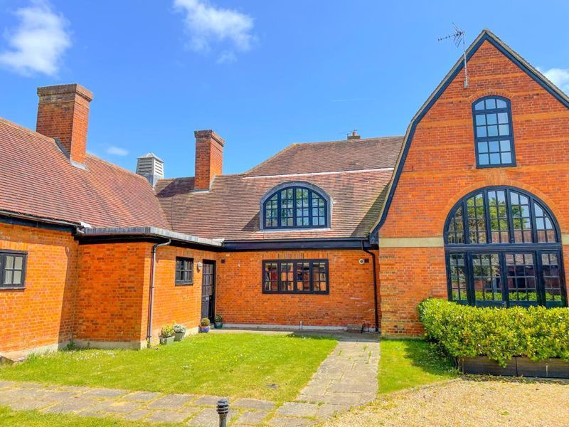 3 bed barn conversion for sale in The Courtyard, Park