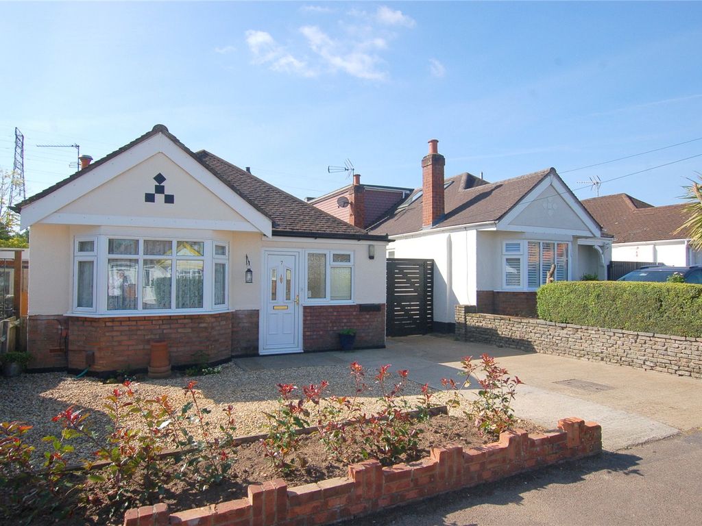 3 bed bungalow for sale in Selsdon Road, New Haw KT15 Zoopla