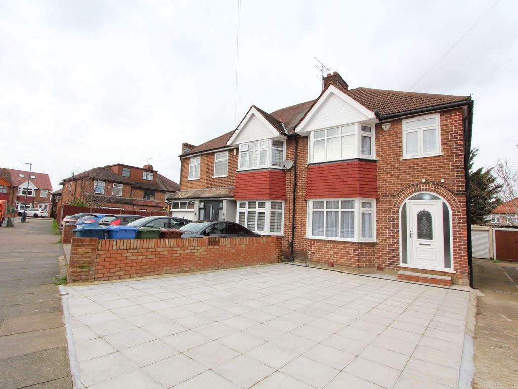 3 bed semidetached house to rent in Northolme Gardens, Edgware HA8, £