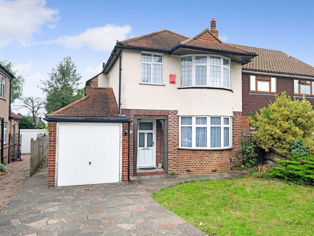 3 bed detached house for sale in Crofton Road, Farnborough, Orpington