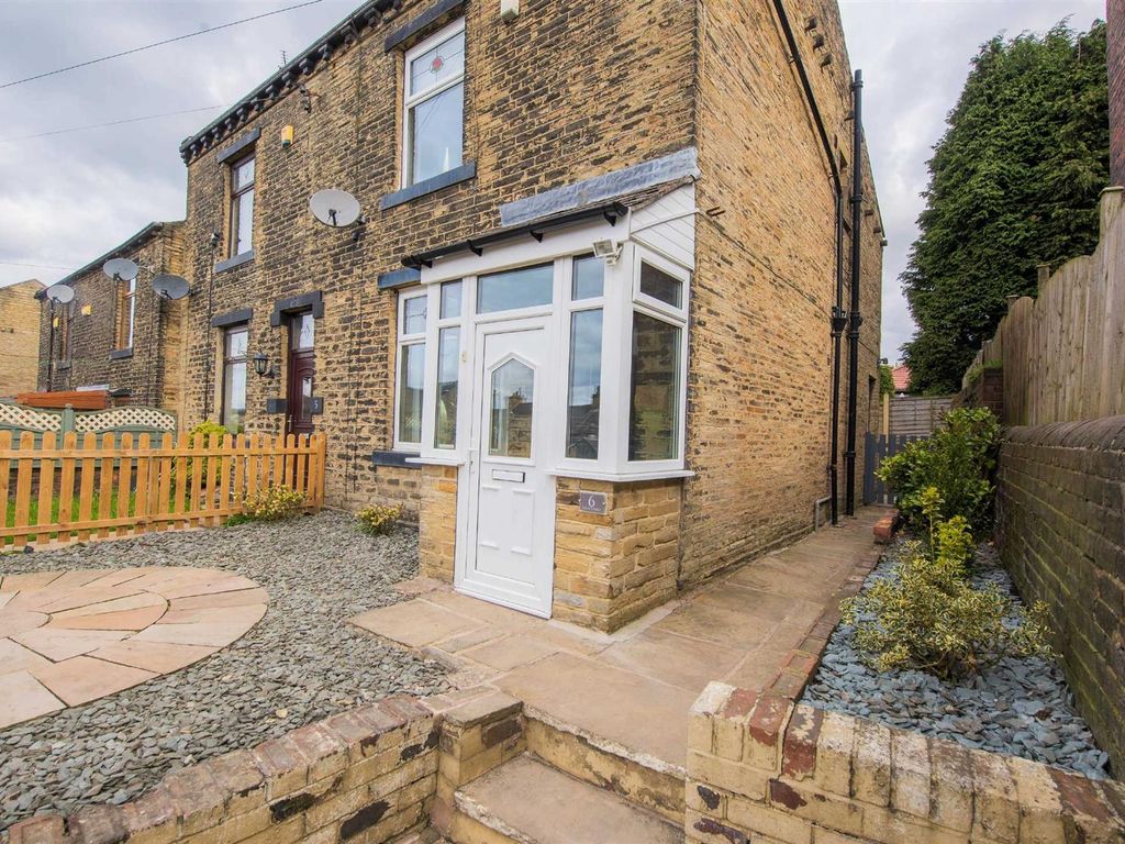 2 bed terraced house to rent in Hind Street, Wyke, Bradford BD12, £725