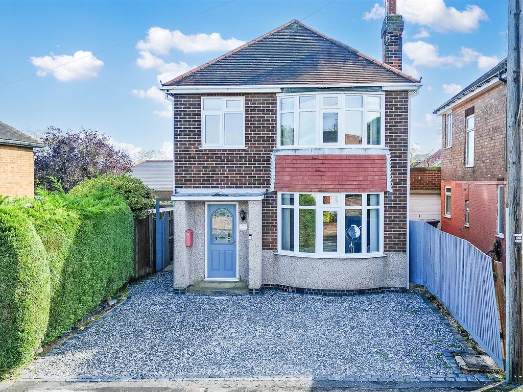 3 bed detached house for sale in Thomas Avenue, RadcliffeOnTrent, Nottinghamshire NG12, £