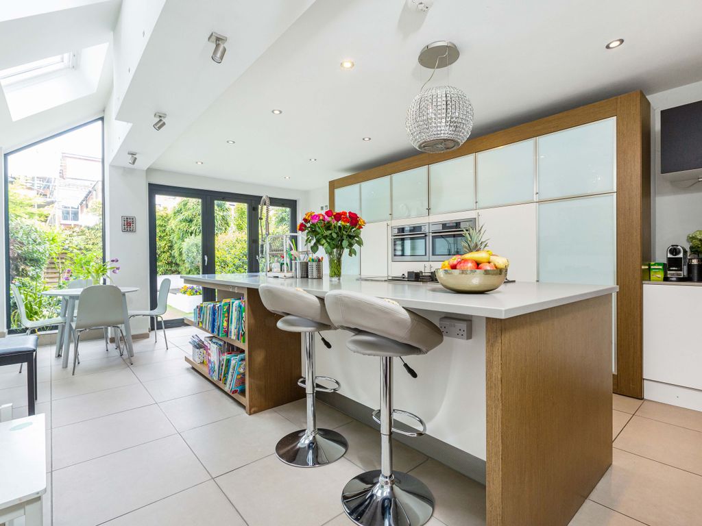 4 bed detached house to rent in Narborough Street, Fulham, London SW6