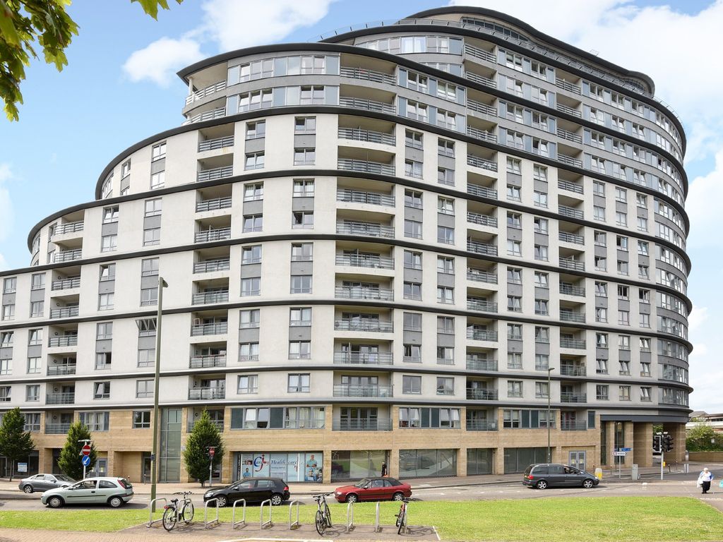 2 bed flat to rent in Station Approach, Woking GU22 Zoopla