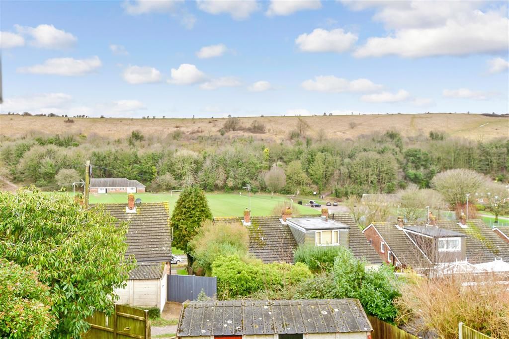 3 bed semidetached house for sale in Markland Road, Elms Vale, Dover