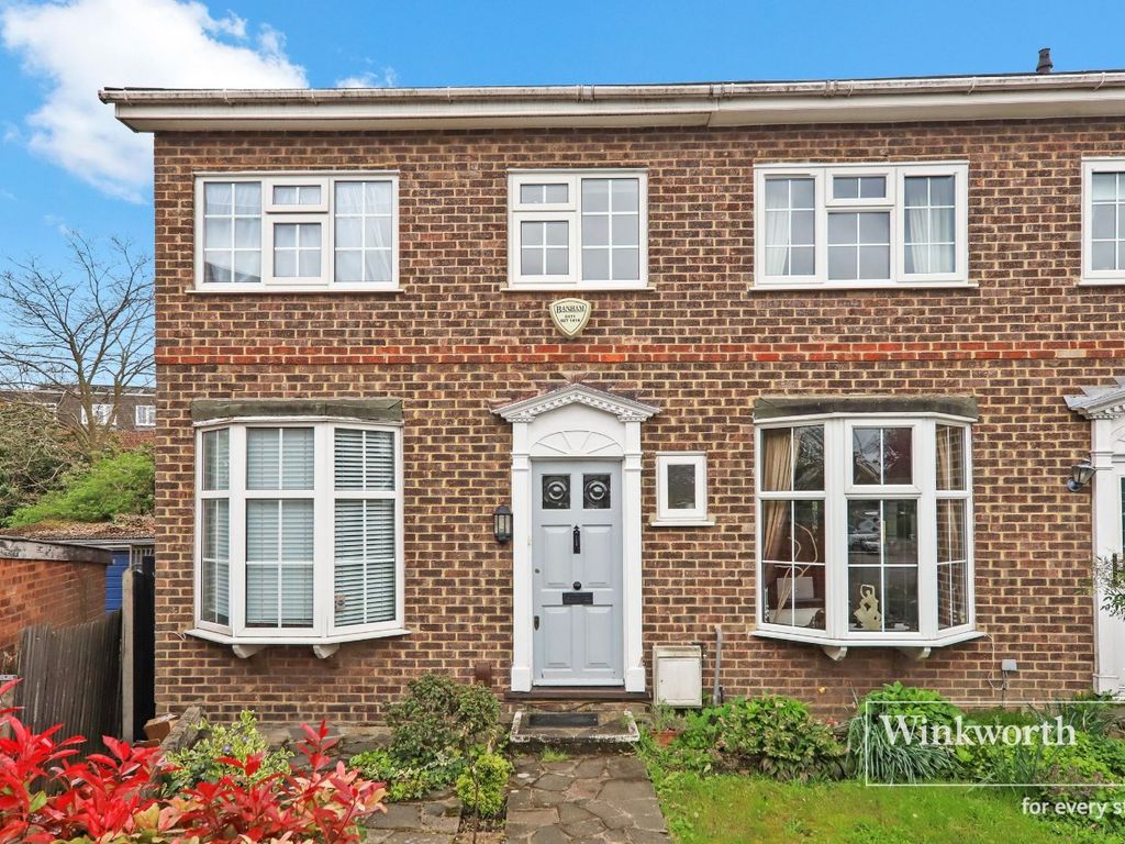 3 bed terraced house to rent in Chiltern Gardens, Bromley BR2 Zoopla