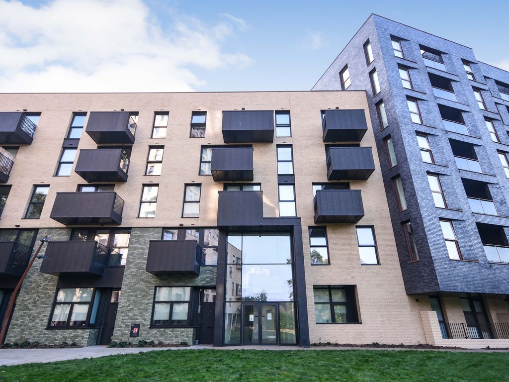 Eccles Court, Burgess Springs, Chelmsford CM1  