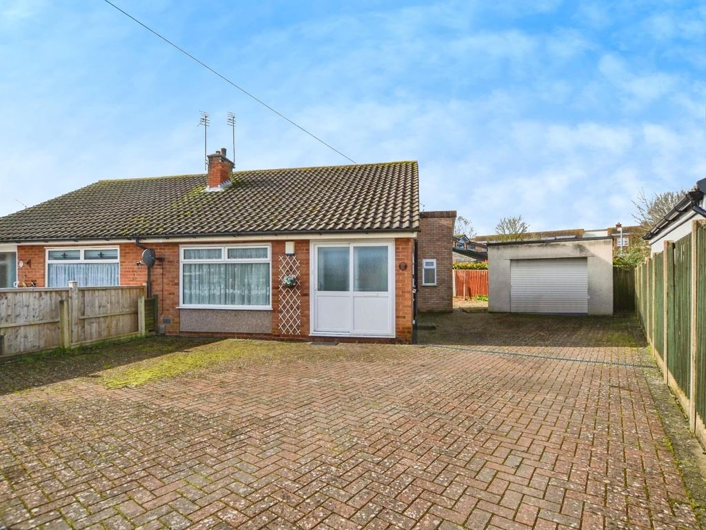 2 bed semidetached bungalow for sale in Hollway Close, Stockwood
