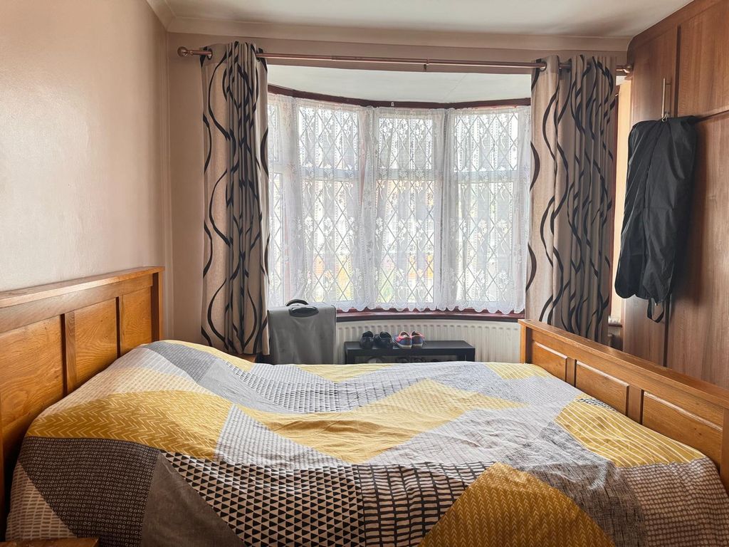 4 bed semidetached house for sale in Eldon Avenue, Heston, Hounslow