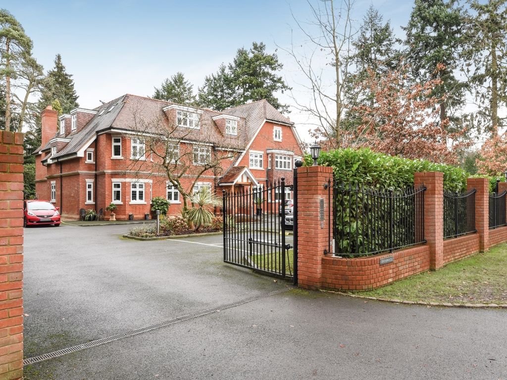 2 bed flat to rent in Knightsbridge Road, Camberley GU15, £1,550 pcm