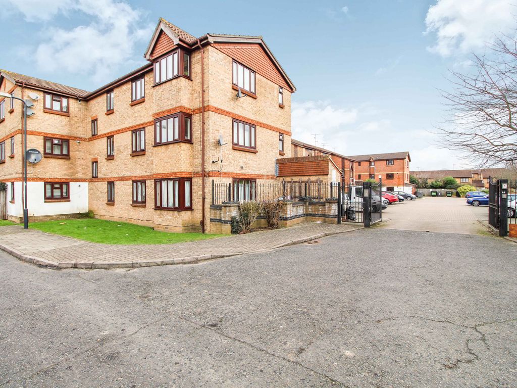 2 bed flat to rent in Alliance Close, Wembley HA0, £1,650 pcm Zoopla