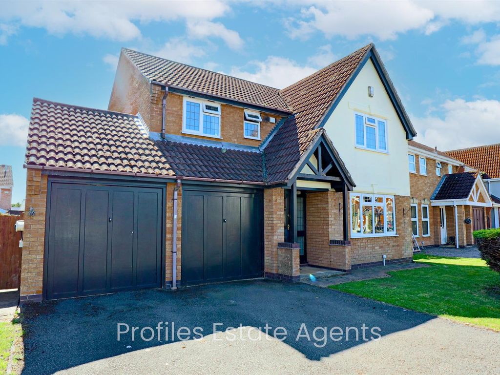4 bed detached house for sale in Falmouth Drive, Hinckley LE10, £