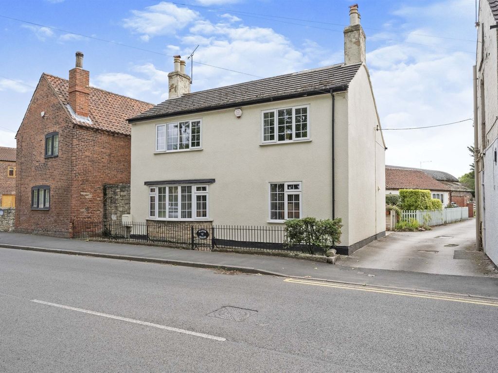 3 bed detached house for sale in Main Street, Harworth, Doncaster DN11