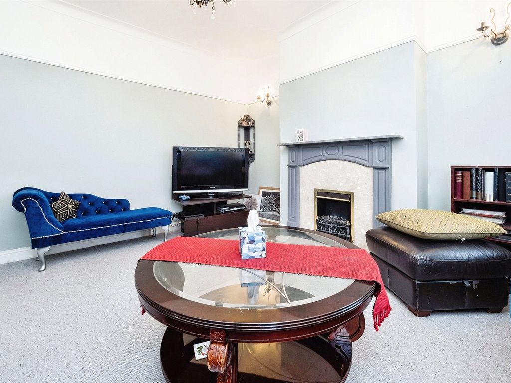 5 bed terraced house for sale in Maybank Avenue, London E18, £700,000