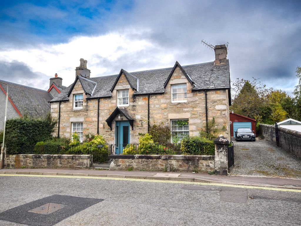 4 bed detached house for sale in Toberargan Road, Pitlochry PH16, £