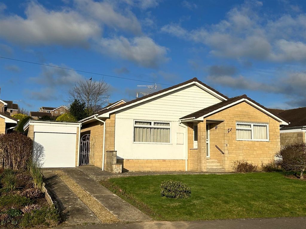 3 bed detached bungalow for sale in Riverside Drive, Chippenham SN15, £