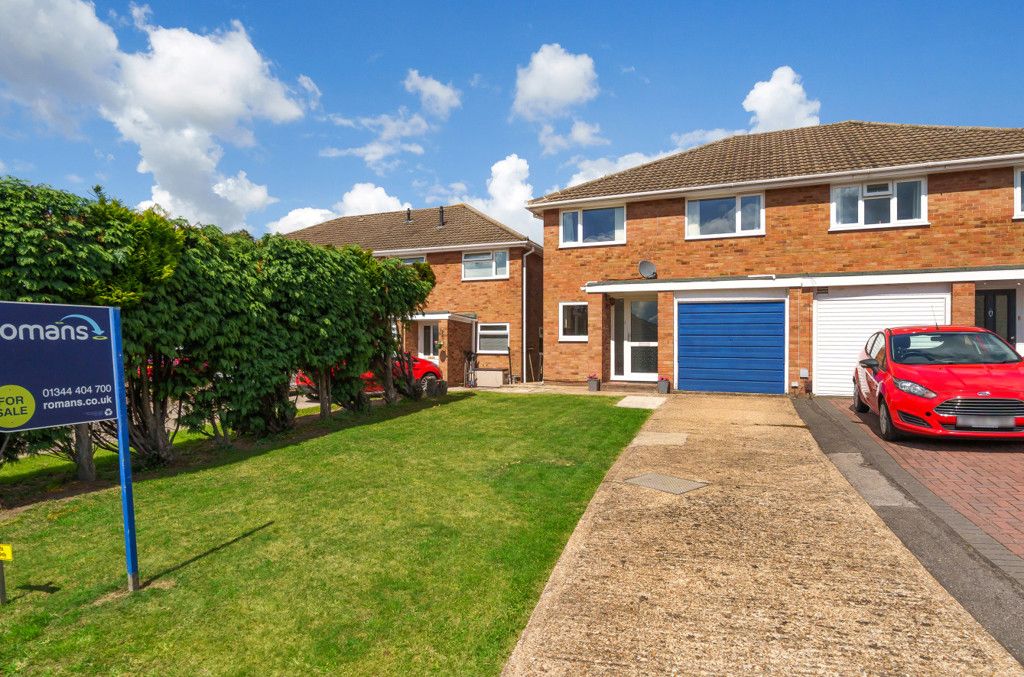 4 bed semidetached house for sale in Fairfax, Bracknell, Berkshire