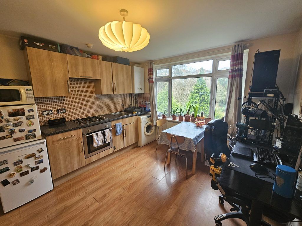 1 bed flat to rent in Spa Road, Bournemouth BH5, £