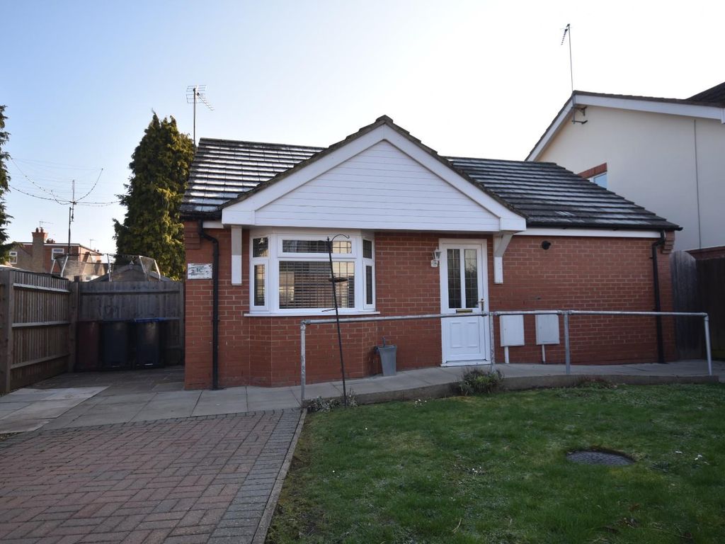 1 bed detached bungalow to rent in Southfield Road, Duston, Northampton