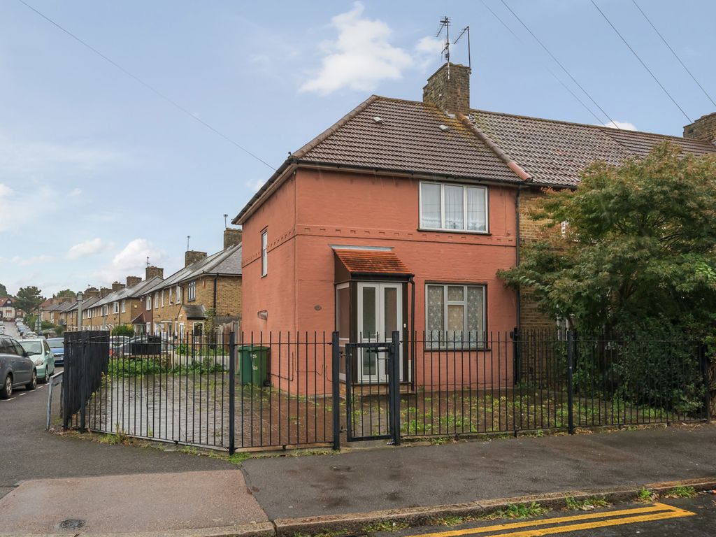 3 bed detached house for sale in Glastonbury Road, Morden SM4, £440,000