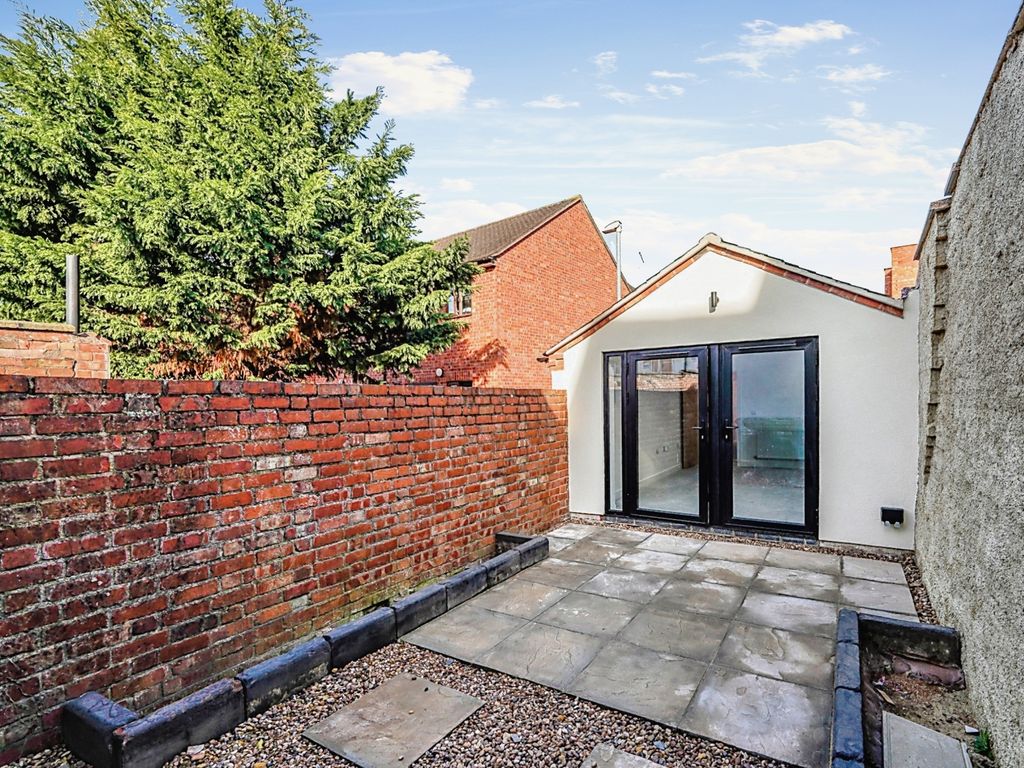 2 bed barn conversion for sale in New Street, Evesham, Worcestershire