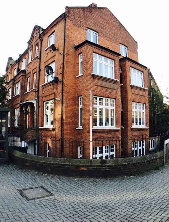 6 bed terraced house for sale in Queenstown Road, London SW8, £