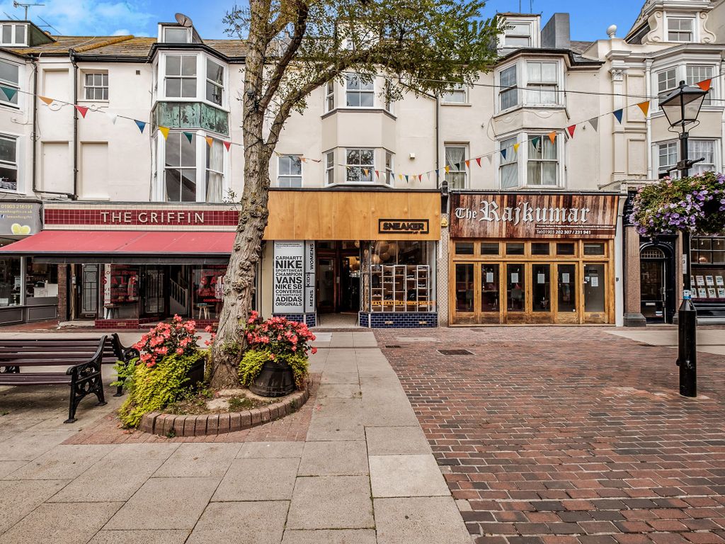 Studio to rent in Warwick Street, Worthing BN11, £650 pcm Zoopla